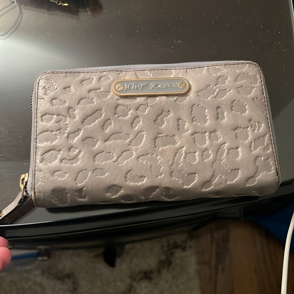 Gorgeous leather cheetah embossed zip around wallet with coin storage